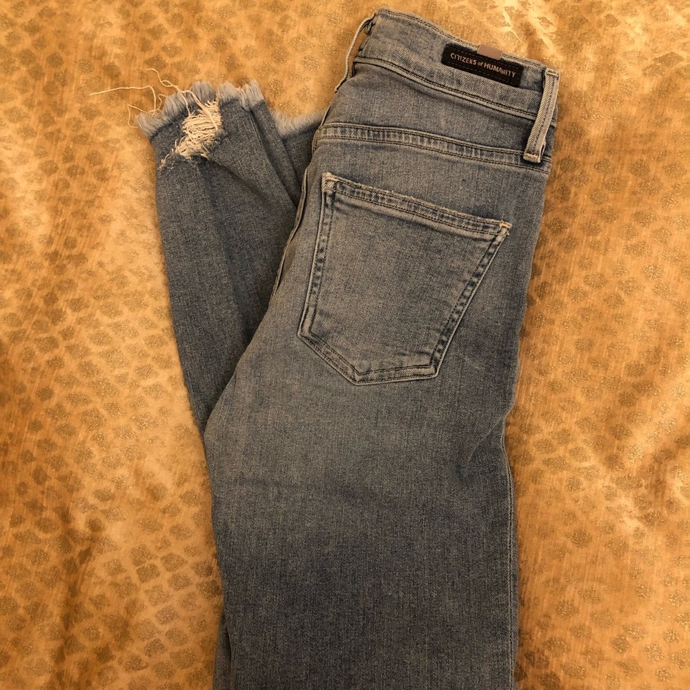 Rocket Destroyed Hem Crop Jeans in Long Distance